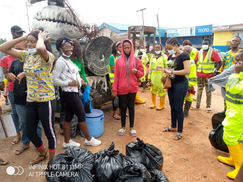 30 bags of waste and 1000 plastic bottles collected